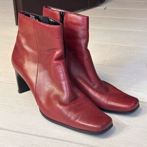 White Mountain Red Heeled Boots